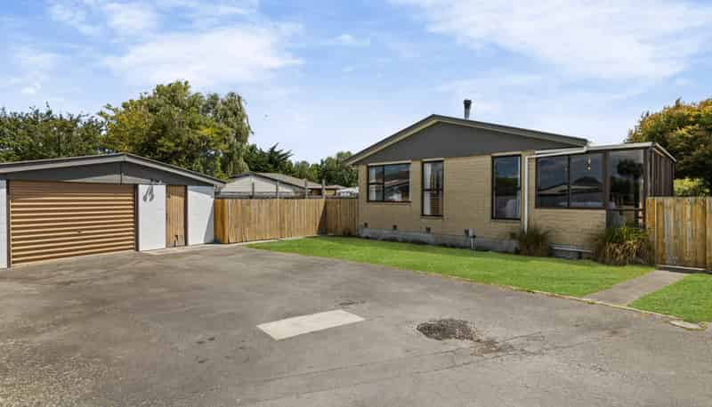 76 Frensham Crescent, Woolston