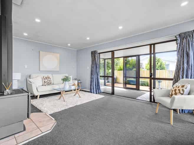 76 Frensham Crescent, Woolston