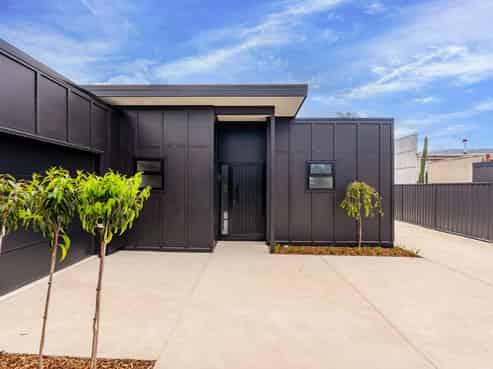 927A Nelson Street North (front townhouse), Mahora