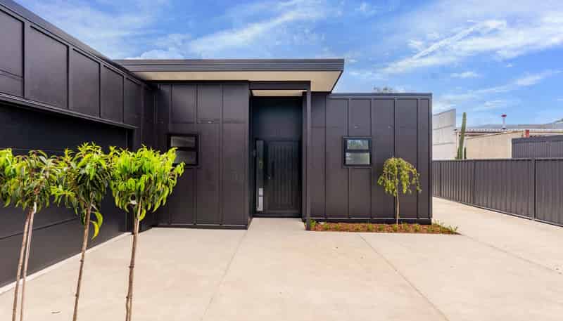 927A Nelson Street North (front townhouse), Mahora