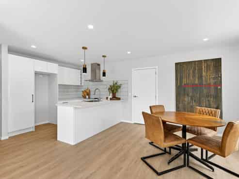 927A Nelson Street North (front townhouse), Mahora