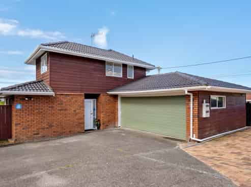 2/41 Raleigh Road, Northcote