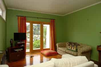 24 Waikato St, Island Bay