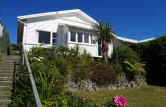 24 Waikato St, Island Bay