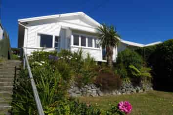 24 Waikato St, Island Bay