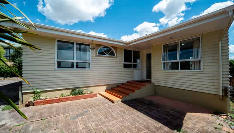 40 Houchens Road, Glenview