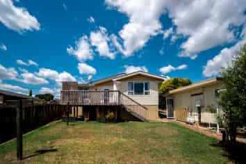 40 Houchens Road, Glenview