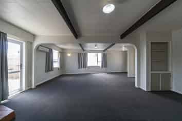 40 Houchens Road, Glenview