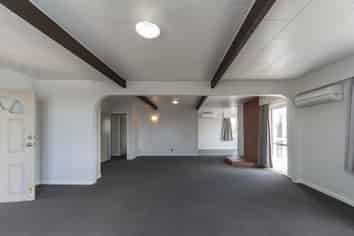 40 Houchens Road, Glenview