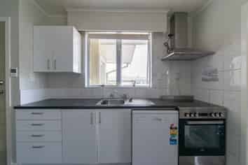 40 Houchens Road, Glenview