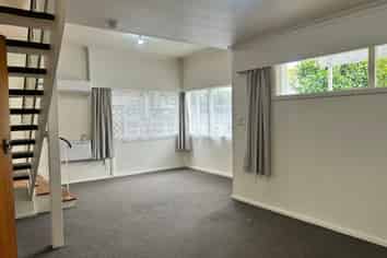 2/112 Rossall Street, Merivale