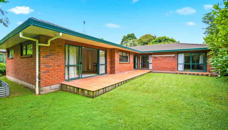 44 Princeton Parade, Albany