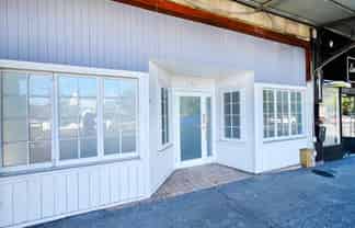 PRIME EPSOM CORNER RETAIL

 
