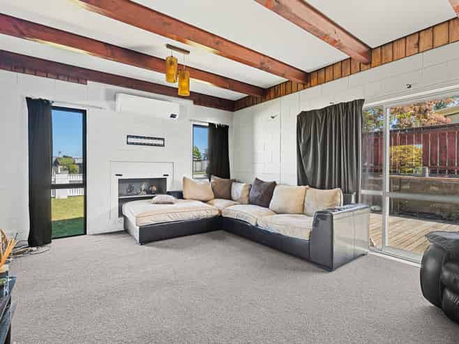 39 Trelawney Crescent, Westown