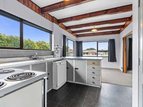 39 Trelawney Crescent, Westown