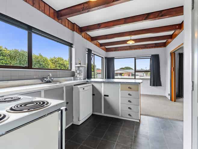 39 Trelawney Crescent, Westown