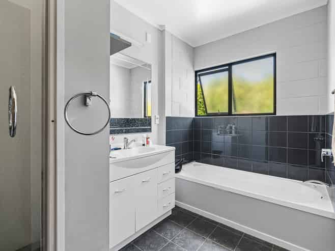 39 Trelawney Crescent, Westown