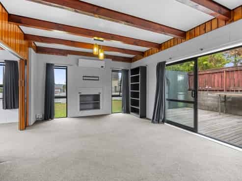 39 Trelawney Crescent, Westown