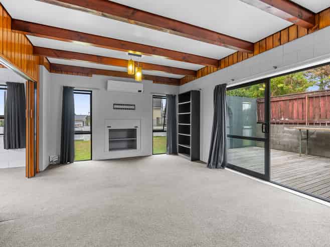 39 Trelawney Crescent, Westown