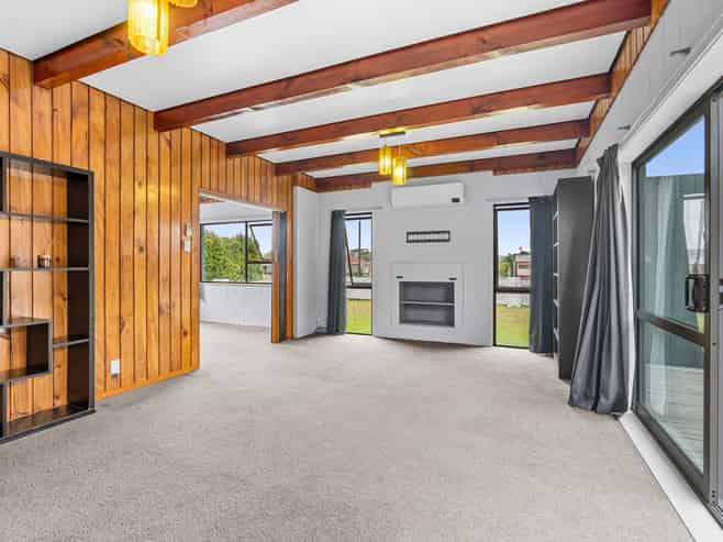 39 Trelawney Crescent, Westown