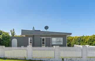 39 Trelawney Crescent, Westown