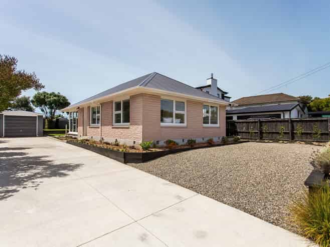 10 Greenhaven Drive, Burwood