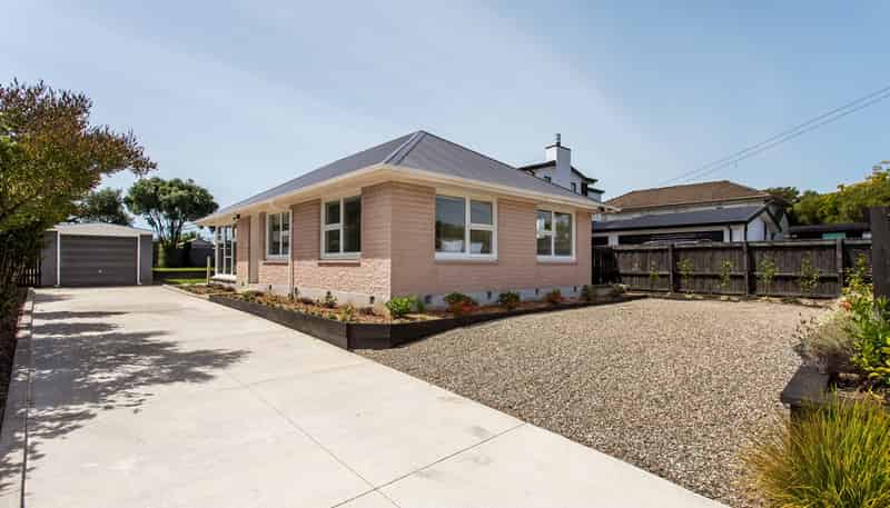 10 Greenhaven Drive, Burwood