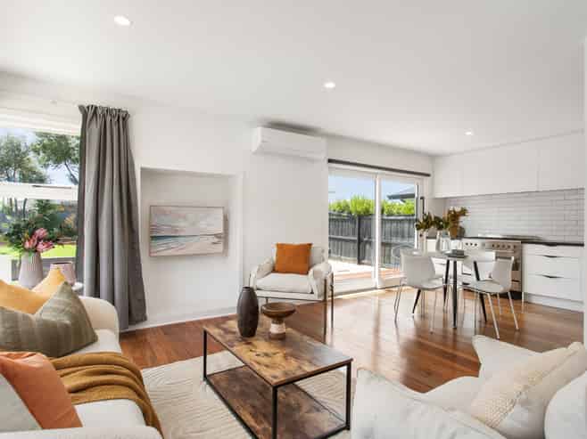 10 Greenhaven Drive, Burwood