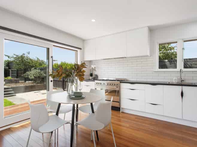 10 Greenhaven Drive, Burwood