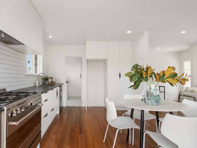 10 Greenhaven Drive, Burwood