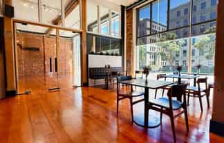 CHARACTER OFFICE / SHOWROOM
