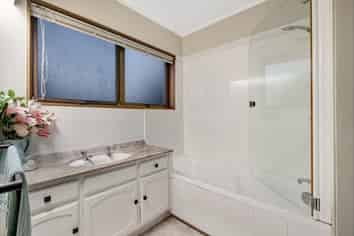 20 Whangaparaoa Road, Red Beach