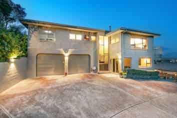 20 Whangaparaoa Road, Red Beach