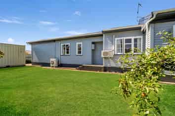 556b Queen Street, Levin