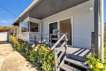 556b Queen Street, Levin