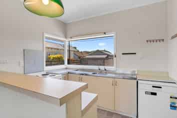 556b Queen Street, Levin