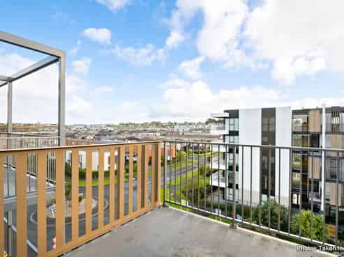 402/4 Bluegrey Avenue, Stonefields