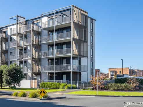 402/4 Bluegrey Avenue, Stonefields