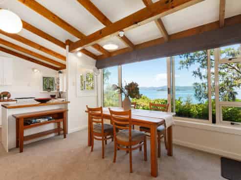 17 Mahina Road, Mahina Bay, Eastbourne