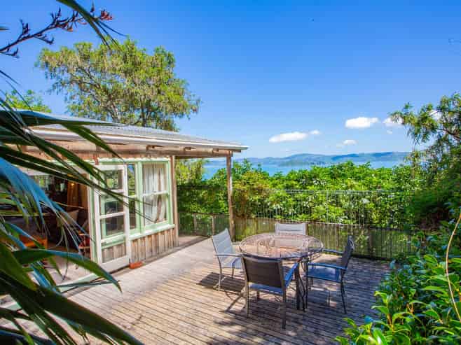 17 Mahina Road, Mahina Bay, Eastbourne