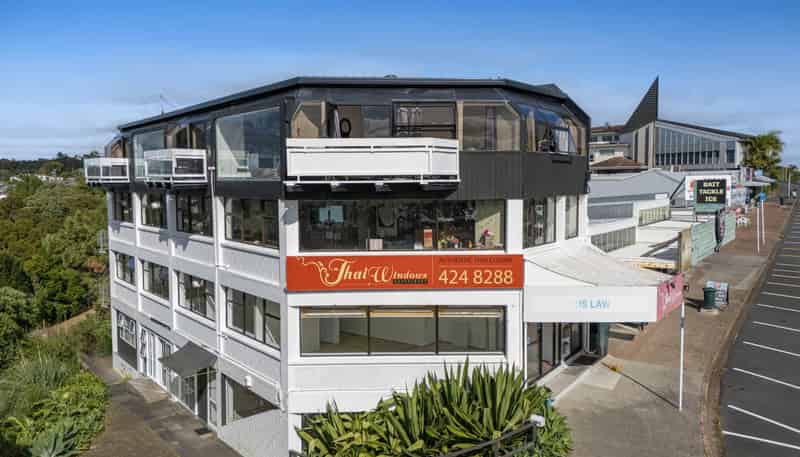 747B Whangaparaoa Road, Stanmore Bay