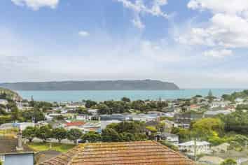 15 Spur Grove, Titahi Bay