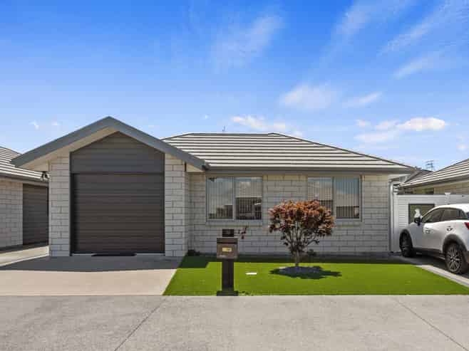 12 Arrow Close (Dunes Lifestyle Village), Papamoa