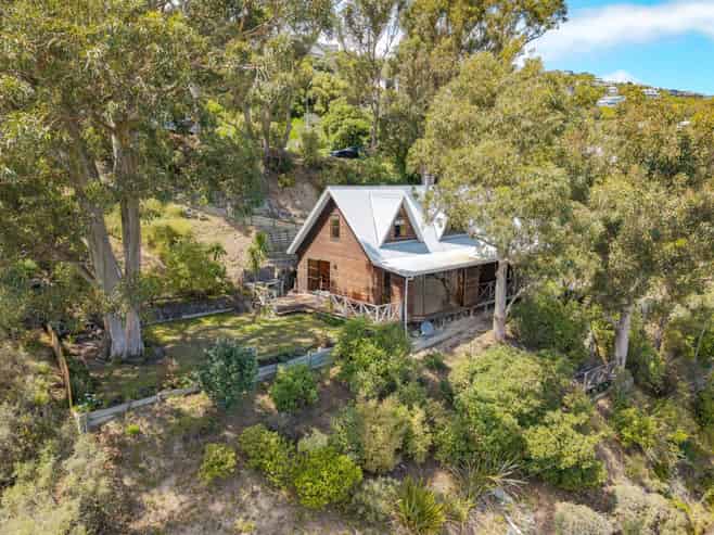 7 Cannon Hill Crescent, Mount Pleasant