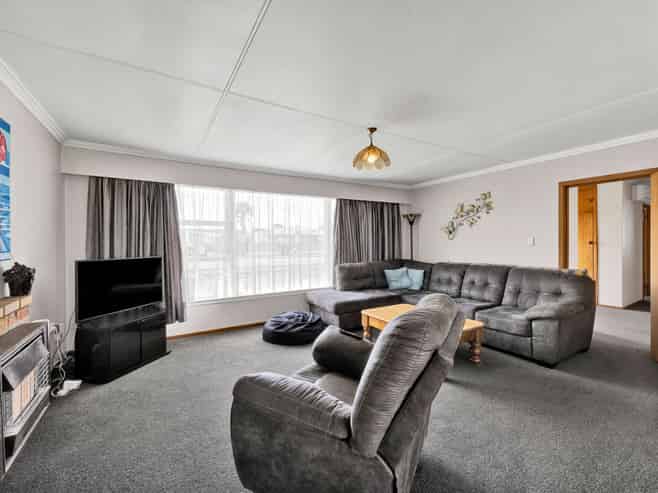 13 Hunter Street, Hawera