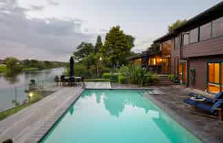 1033 River Road, Queenwood