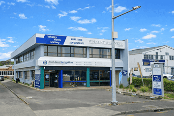 HIGH-PROFILE AUTOMOTIVE / SHOWROOM OPPORTUNITY
