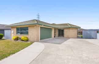 12  Percy Kinsman Crescent, Riverstone Terraces