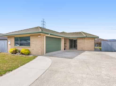 12 Percy Kinsman Crescent, Riverstone Terraces