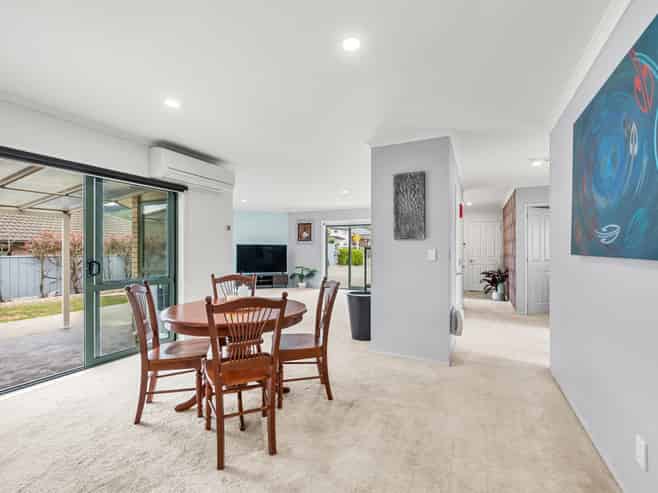 12  Percy Kinsman Crescent, Riverstone Terraces